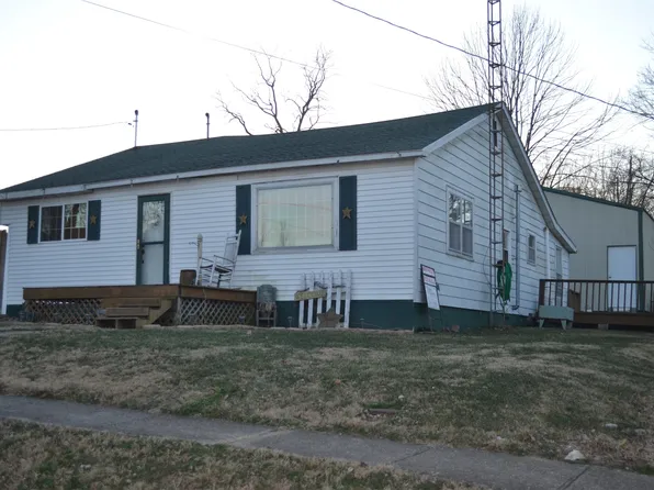 706 N 1st St, Grayville, IL 62844