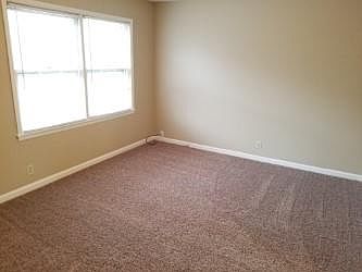 4th image of 908 Parkwood Ct