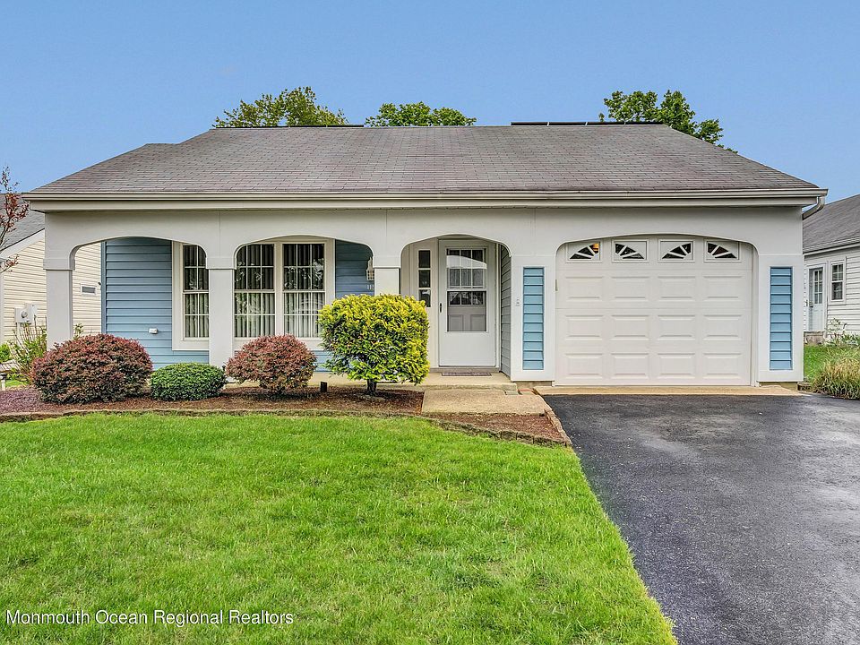 1st image of 115 Buckingham Drive N