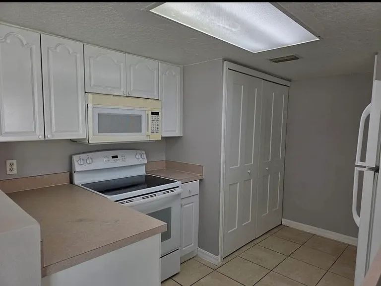 406 Washington Palm Loop #1 — Photo 2