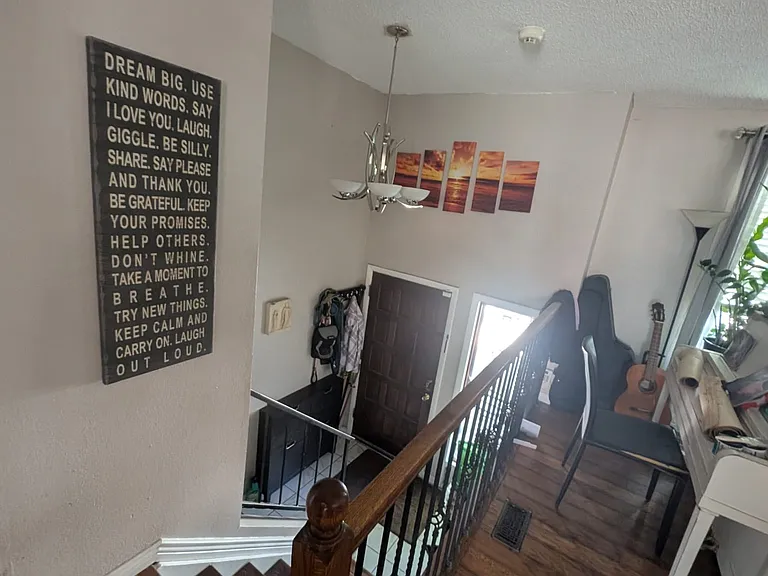 592 S Everett Ct — Photo 2