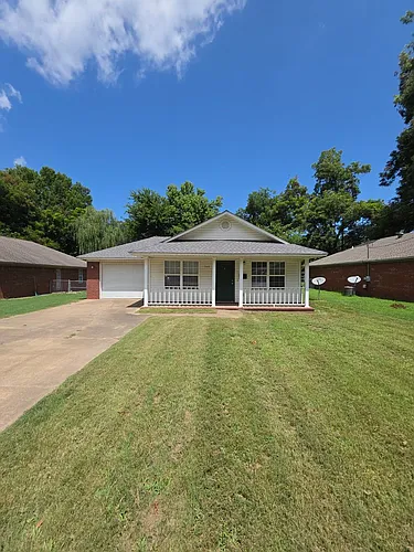 108 Poplar St Photo 1