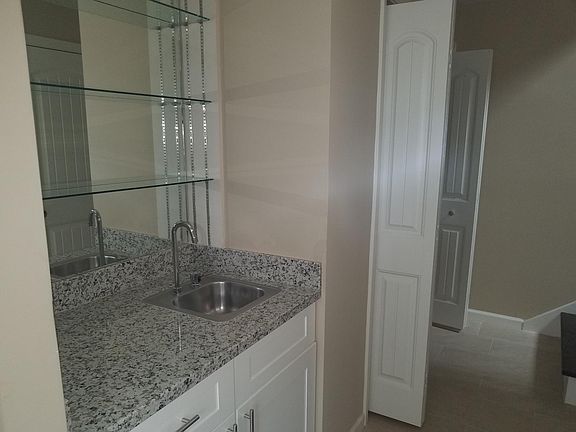 5th image of 600 Wilcrest Dr
