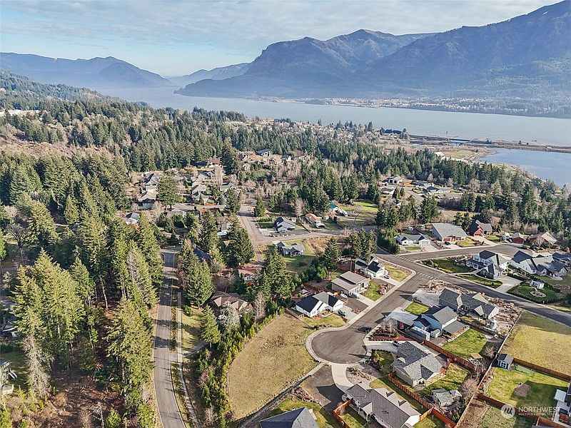 3rd image of 189 NW Falcon Court