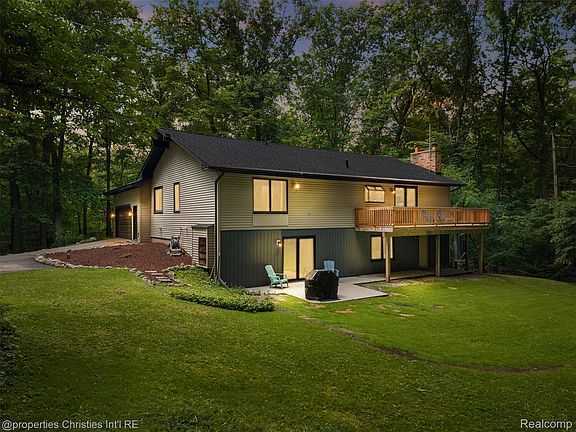 2nd image of 1625 Perry Lake Rd