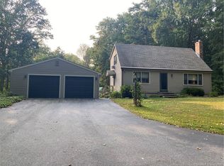 4 Willow Dr, Uncasville, CT 06382