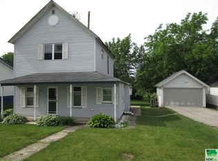 634 6th St, Ashton, IA 51232