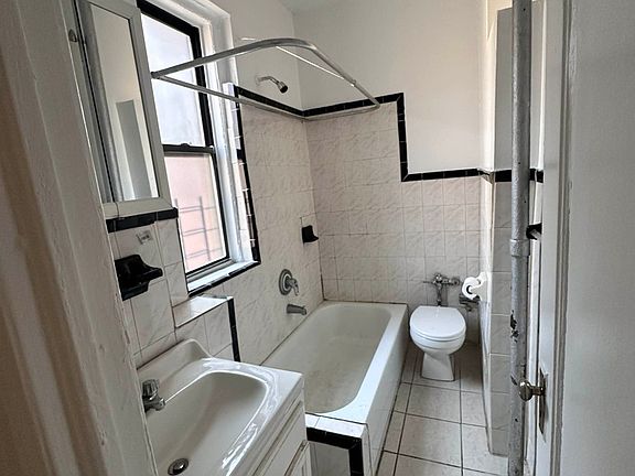 5th image of 25 Cumming St APT 5H