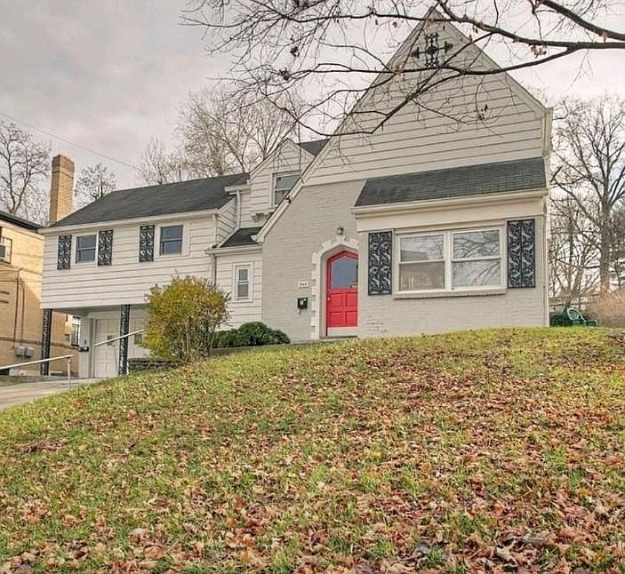 1st image of 944 Ellison Ave #2