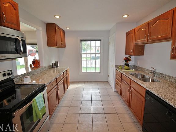 4th image of 1 Melrose Ct