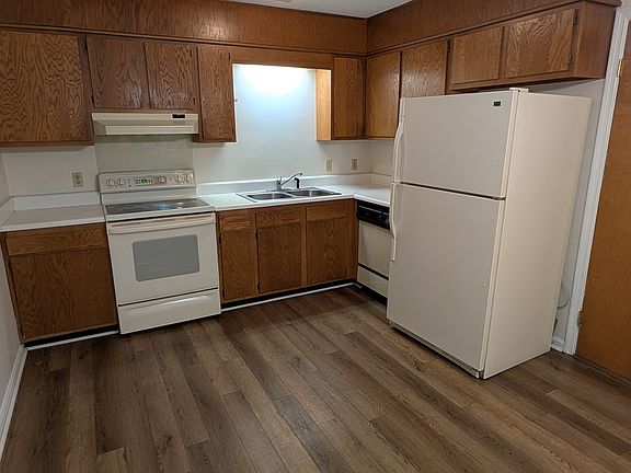 4th image of 611 S Skinner Ave