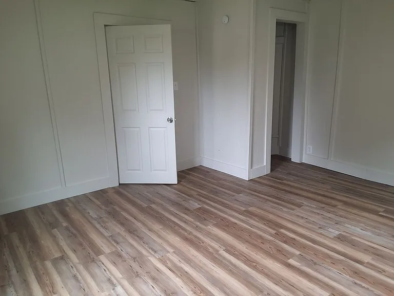 109 E Main St — Photo 14