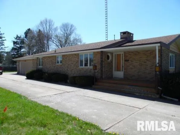 558 E Fulton St, Farmington, IL 61531