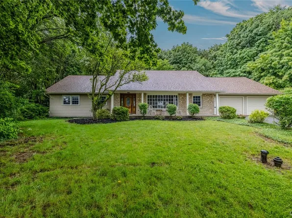 100 Highridge Dr, Syracuse, NY 13215