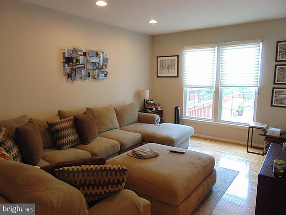 3rd image of 22 Bridle Ct