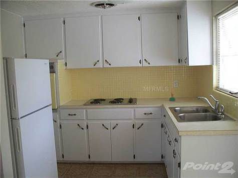3rd image of 884 E 3rd St