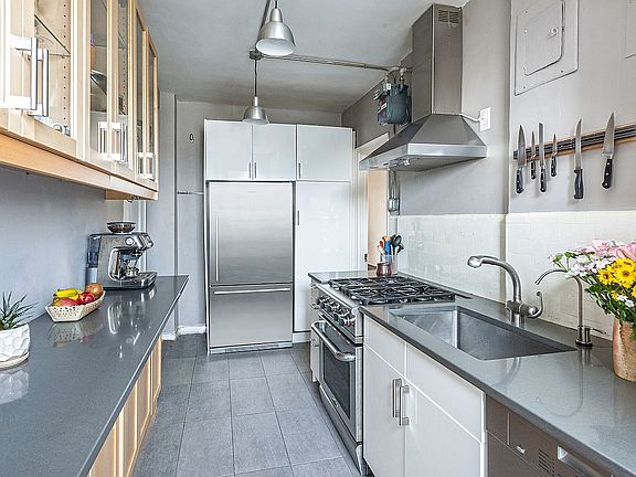 4th image of 221 W 82nd St APT 15B