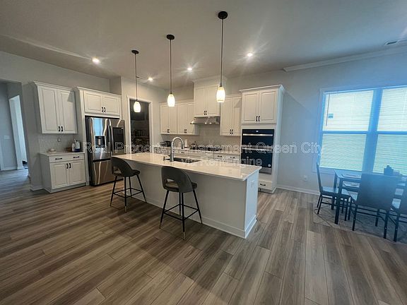 2nd image of 7111 Wayfarer Dr