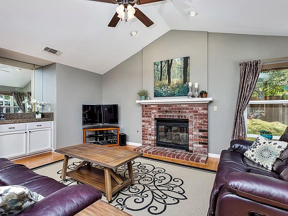 3rd image of 1451 Oak Grove Dr