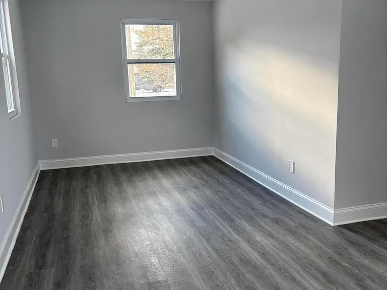 105 Floyd Ln — Photo 6