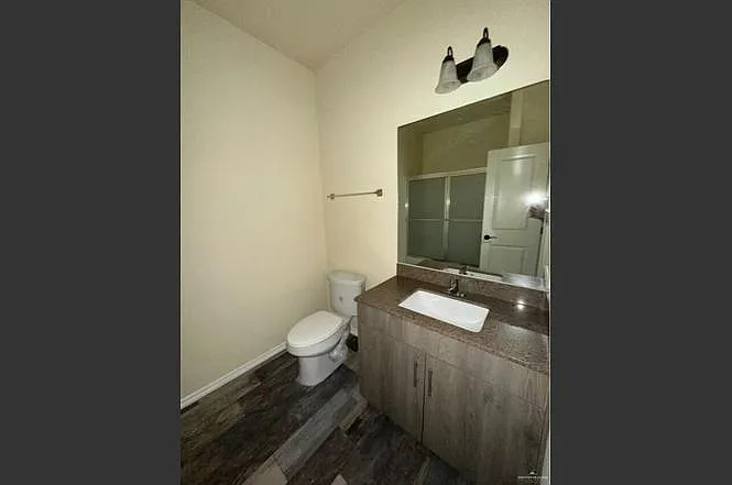 3 bed, 1050 sqft, $1,250 — Photo 2