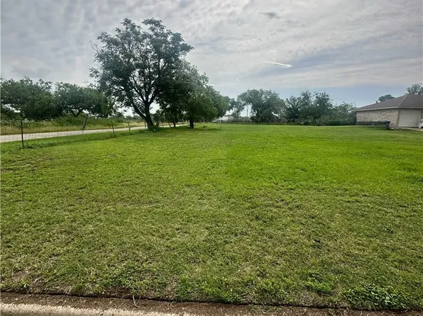 Fischer St #2, Cuero, TX 77954