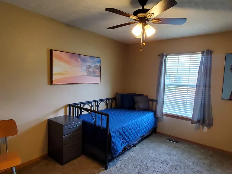 4453 W Portland St — Photo 27