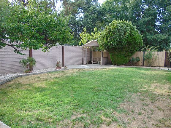 5th image of 2542 Stoughton Way