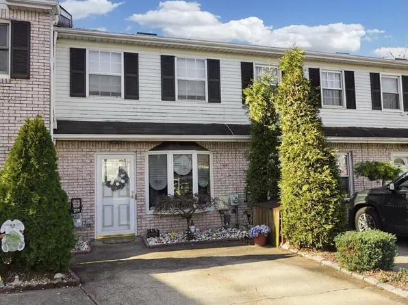 124 Blythe Pl, Staten Island, NY 10306