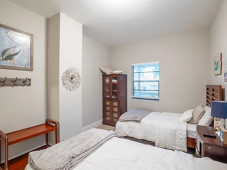 244 Lexington Dr — Photo 10
