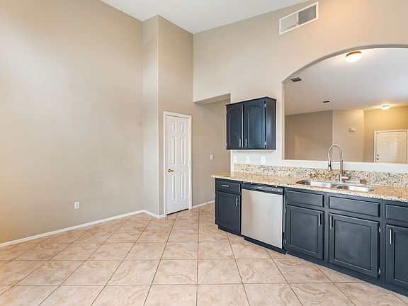 5th image of 912 Siena Hills Ln