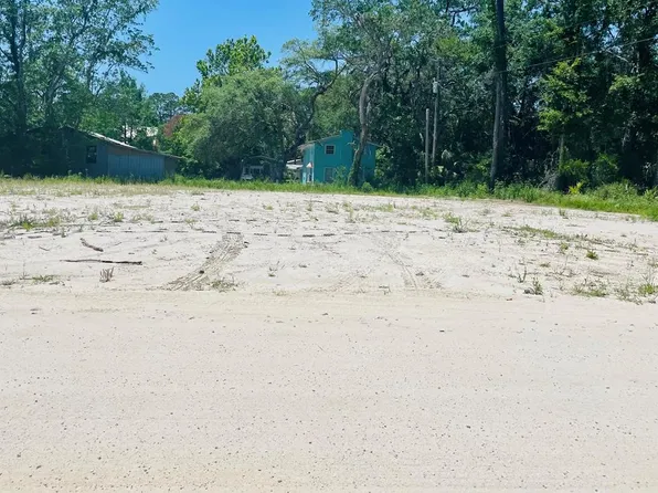 11 SE Eighth St, Steinhatchee, FL 32359