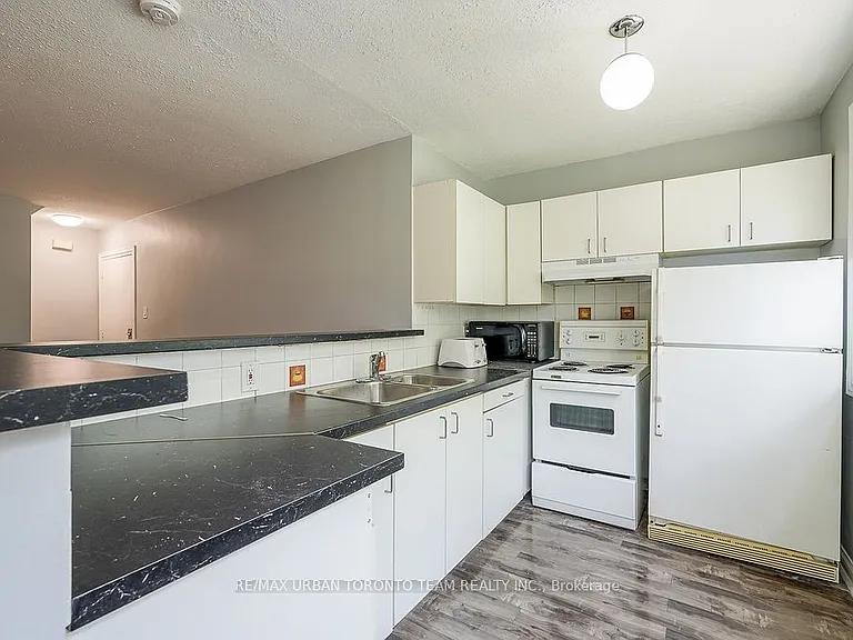 1346 Queen St E #1 — Photo 5