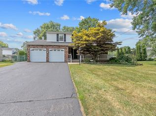 27 Nectarine Ln, Liverpool, NY 13090