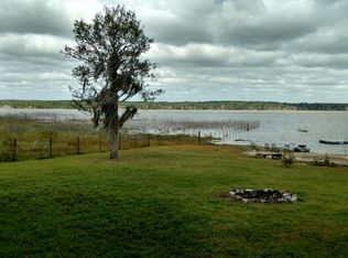 3232 Lakeshore Dr, Chipley, FL 32428