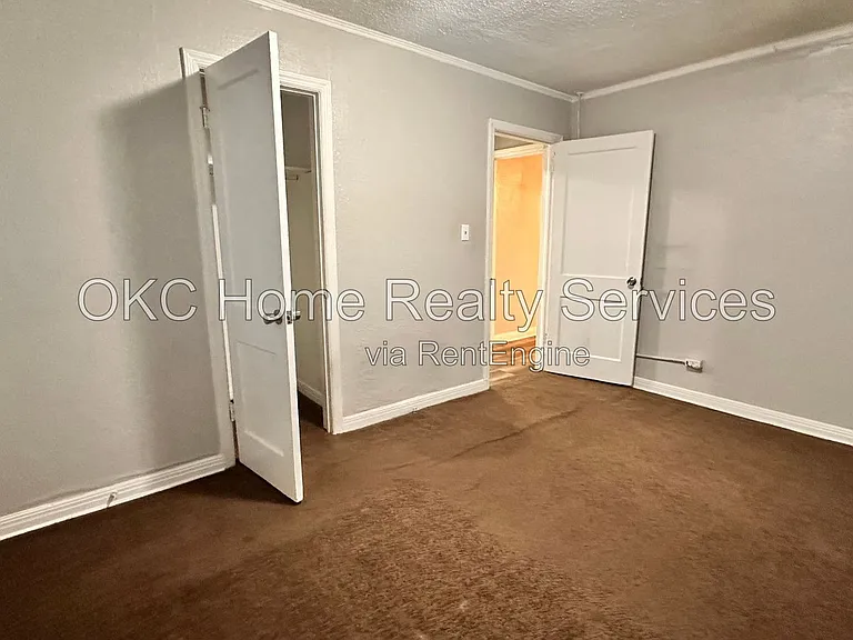 2048 NE 18th St — Photo 3