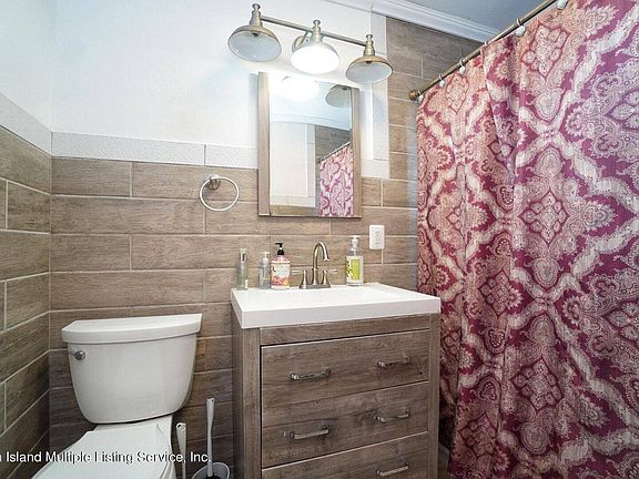 5th image of 393 Heberton Ave #66