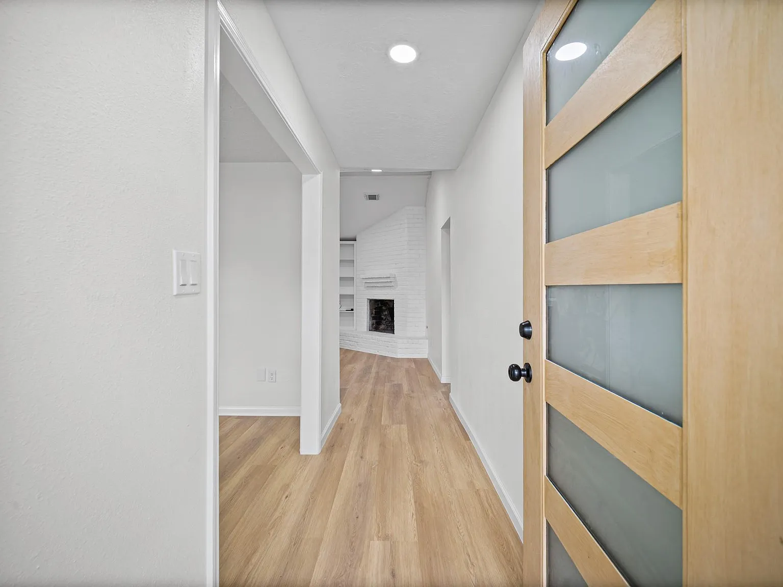 3 bed, 2.0 bath, 1827 sqft, $2,200 — Photo 3