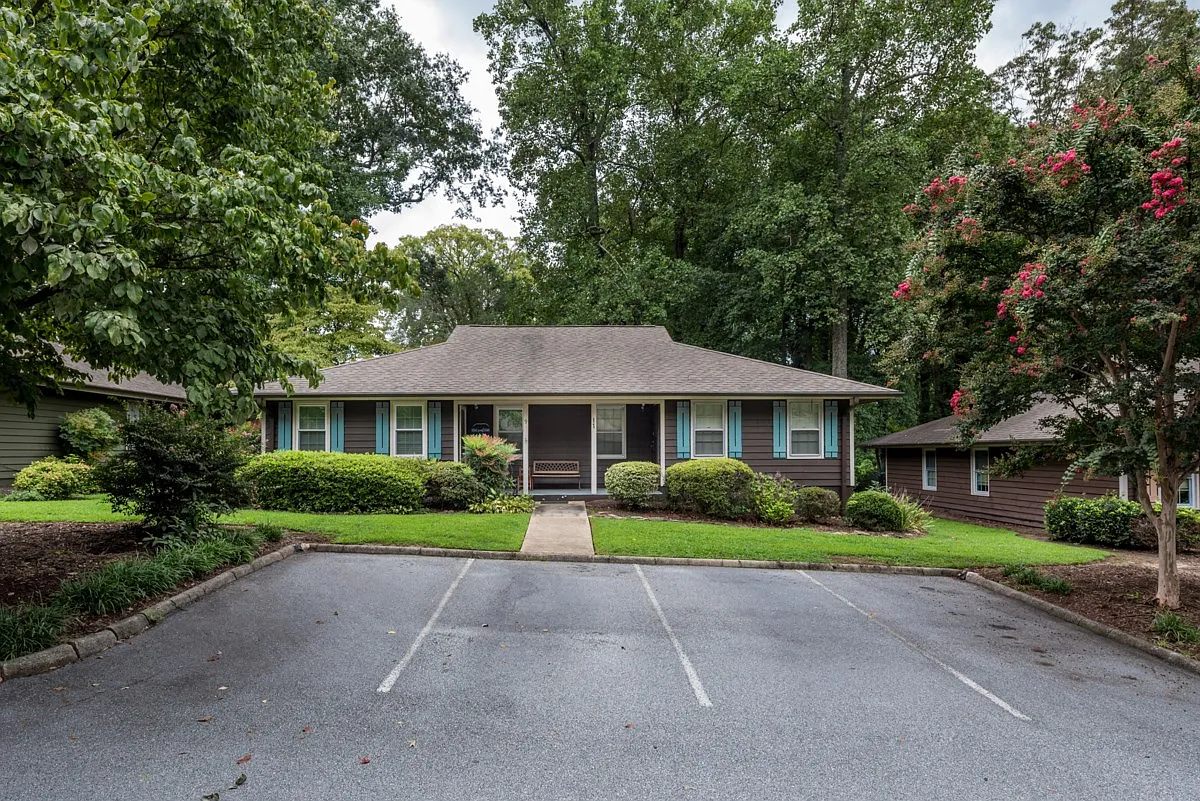 2 bed, 848 sqft, $1,375 — Photo 3