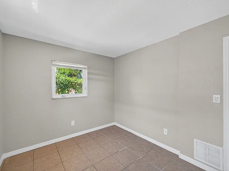 1771 Russell St S #3 — Photo 20