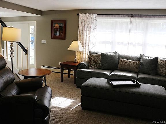 4th image of 71 Knollwood Dr