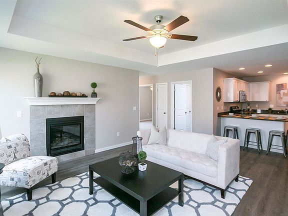 4th image of 1333 Redbud Ave