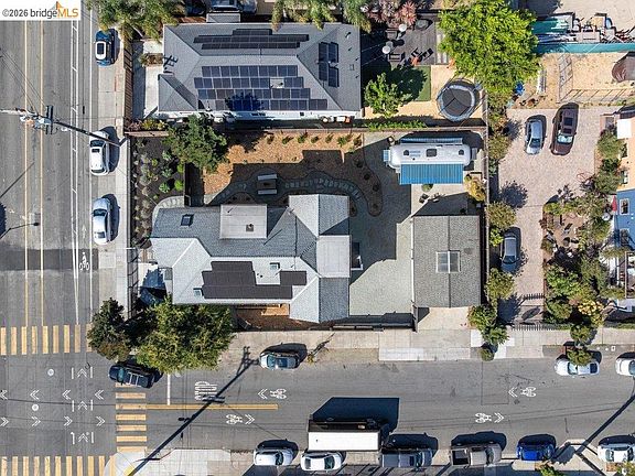 5th image of 2602 Adeline St