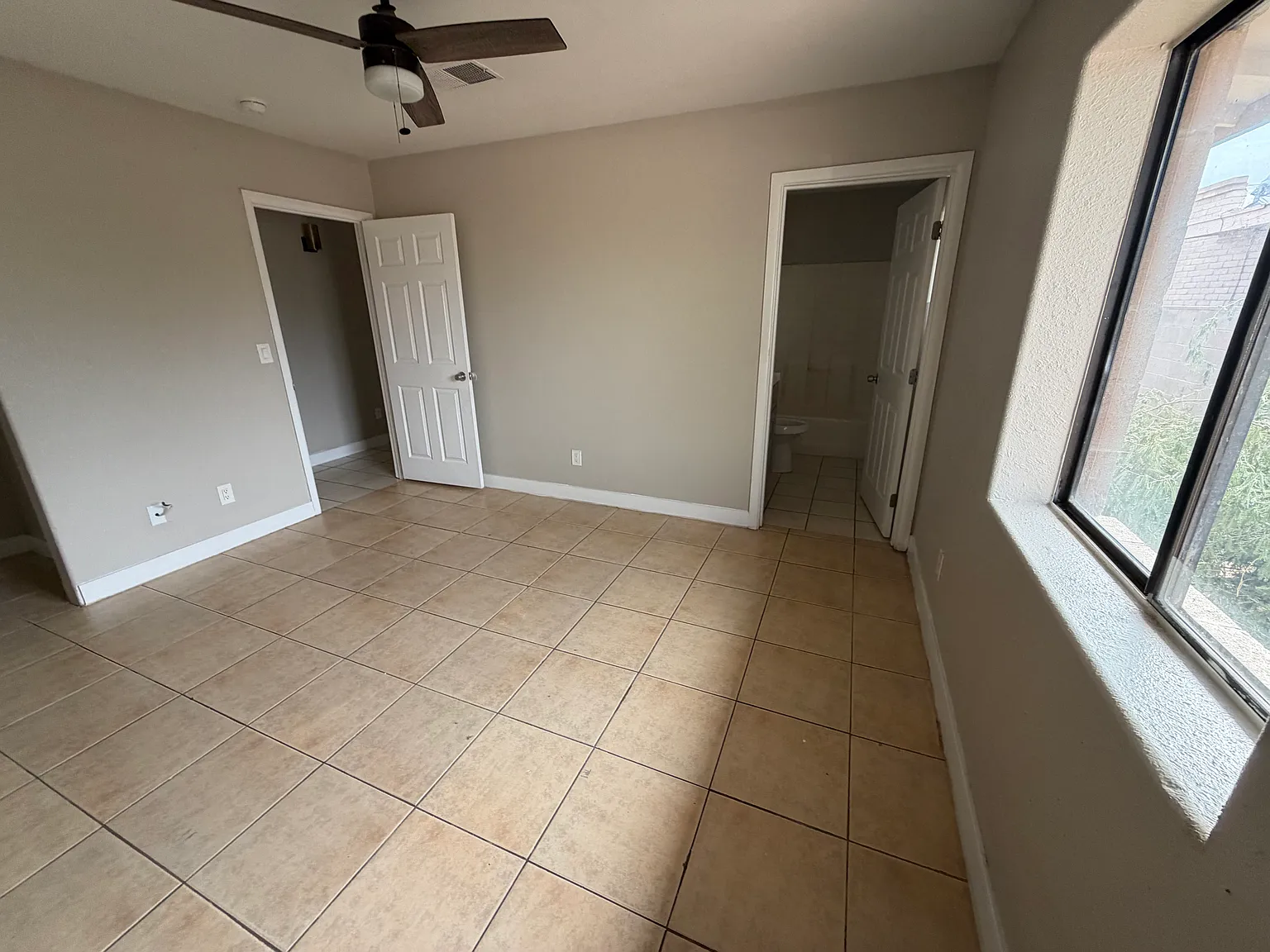 3 bed, 1434 sqft, $1,700 — Photo 2