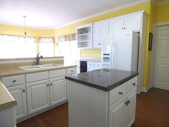 4th image of 748 Locks Hill Ct