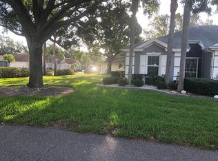 905 Oxford Park Dr, Sun City Center, FL 33573