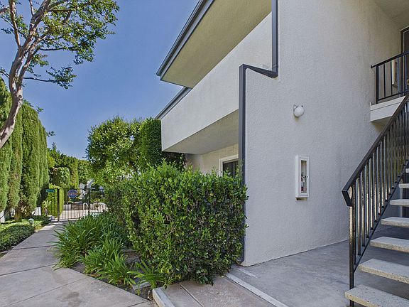 2nd image of 420 Fairview Ave APT 105