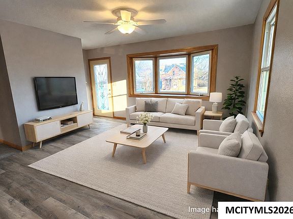 2nd image of 537 4th St NE