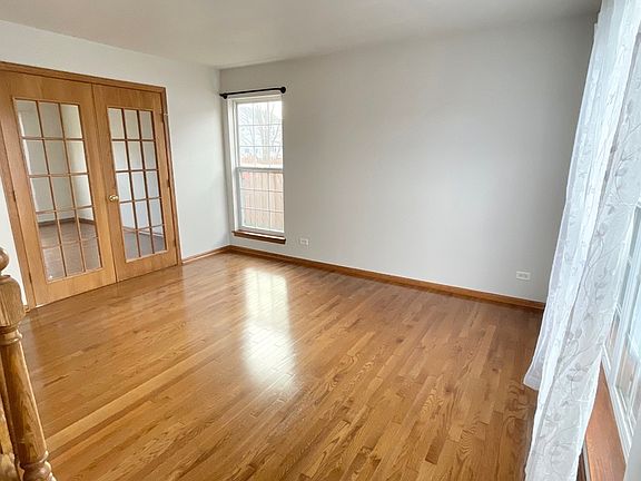 3rd image of 1814 Van Dyke Ln