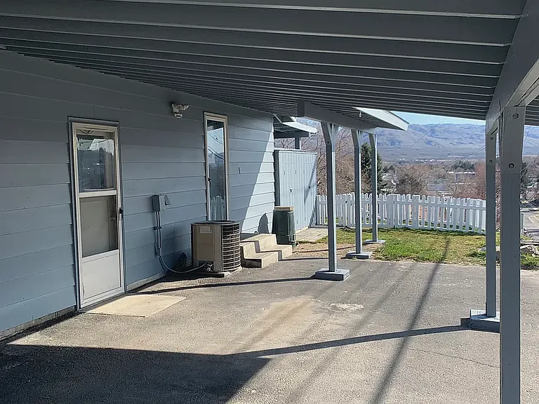 504 Ash St N — Photo 14